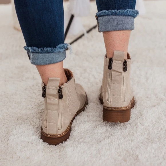 NWOT Blowfish Women’s Ankle Boots Size 6 - Picture 3 of 12